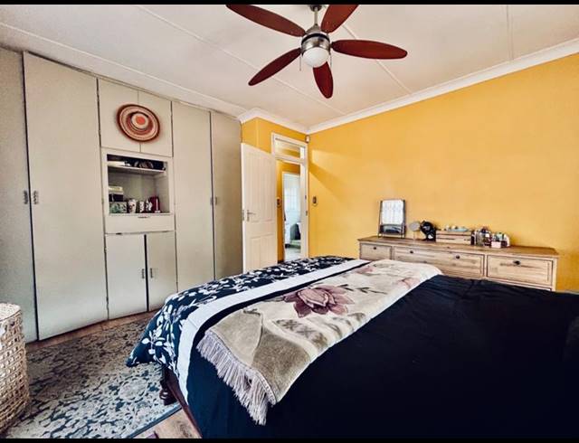 3 BEDROOM HOUSE FOR SALE IN VANDERBIJLPARK CE 2